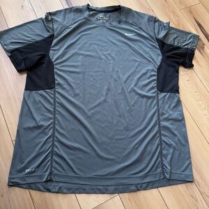 Nike Dri-FIT Gray/black Short Sleeve Running Tee XXL